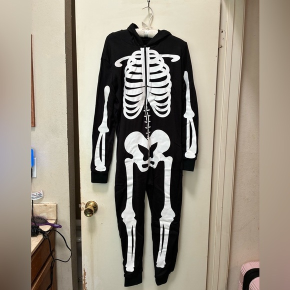 Other - 🆕 Skeleton Print Black Onesie size small with gloves Unisex Adult SMALL